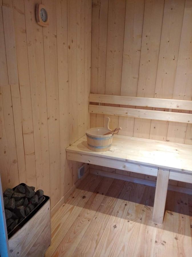 Sejour Au Jardin De Cupidon Avec Jacuzzi Et Sauna Balbigny Exterior photo